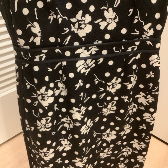 Carolina Herrera Sz6 Black White Floral Sleeveless Sheath Dress Piping Designer - Picture 2 of 9